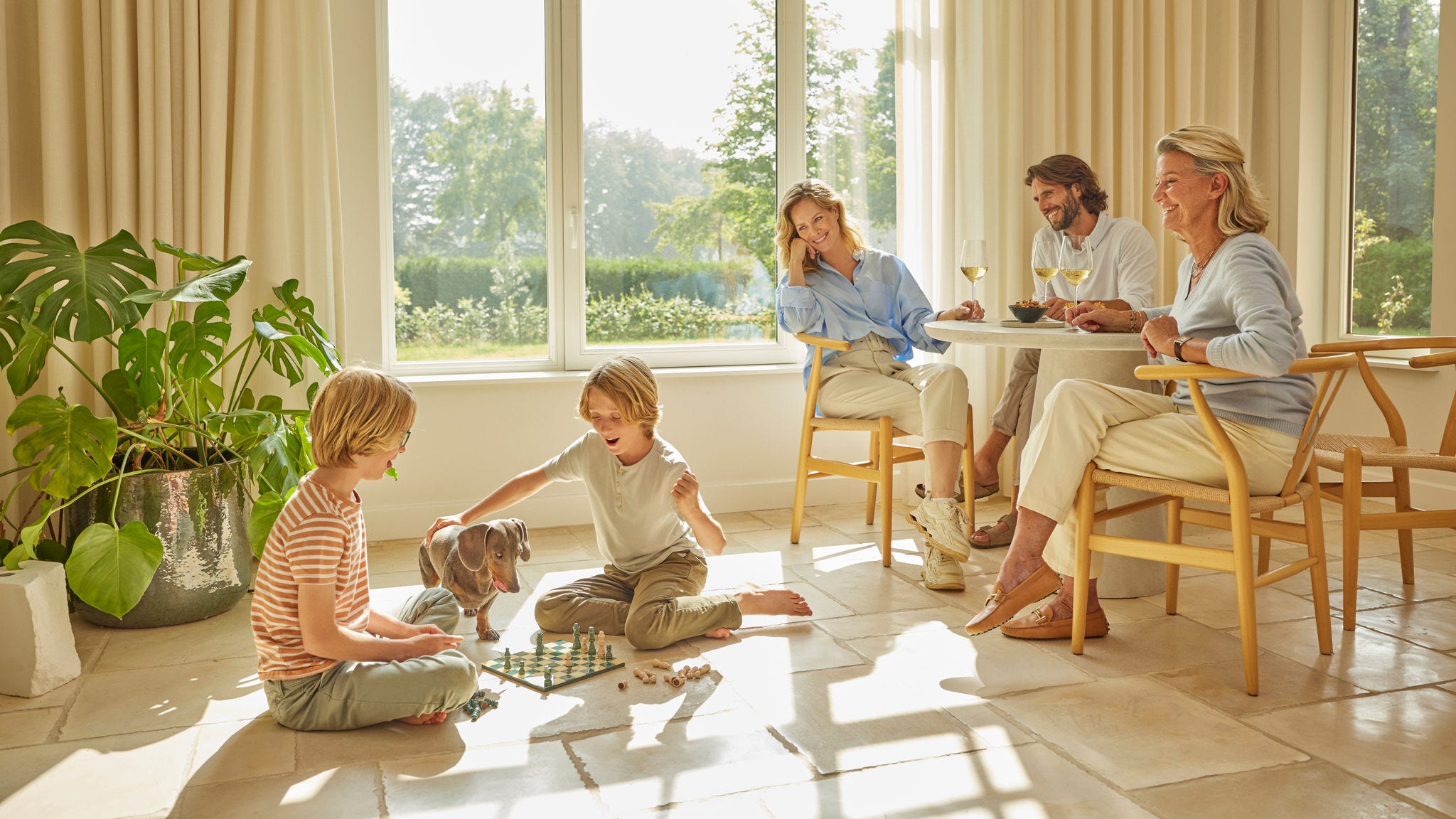 Pareja disfrutando del aire acondicionado de Daikin