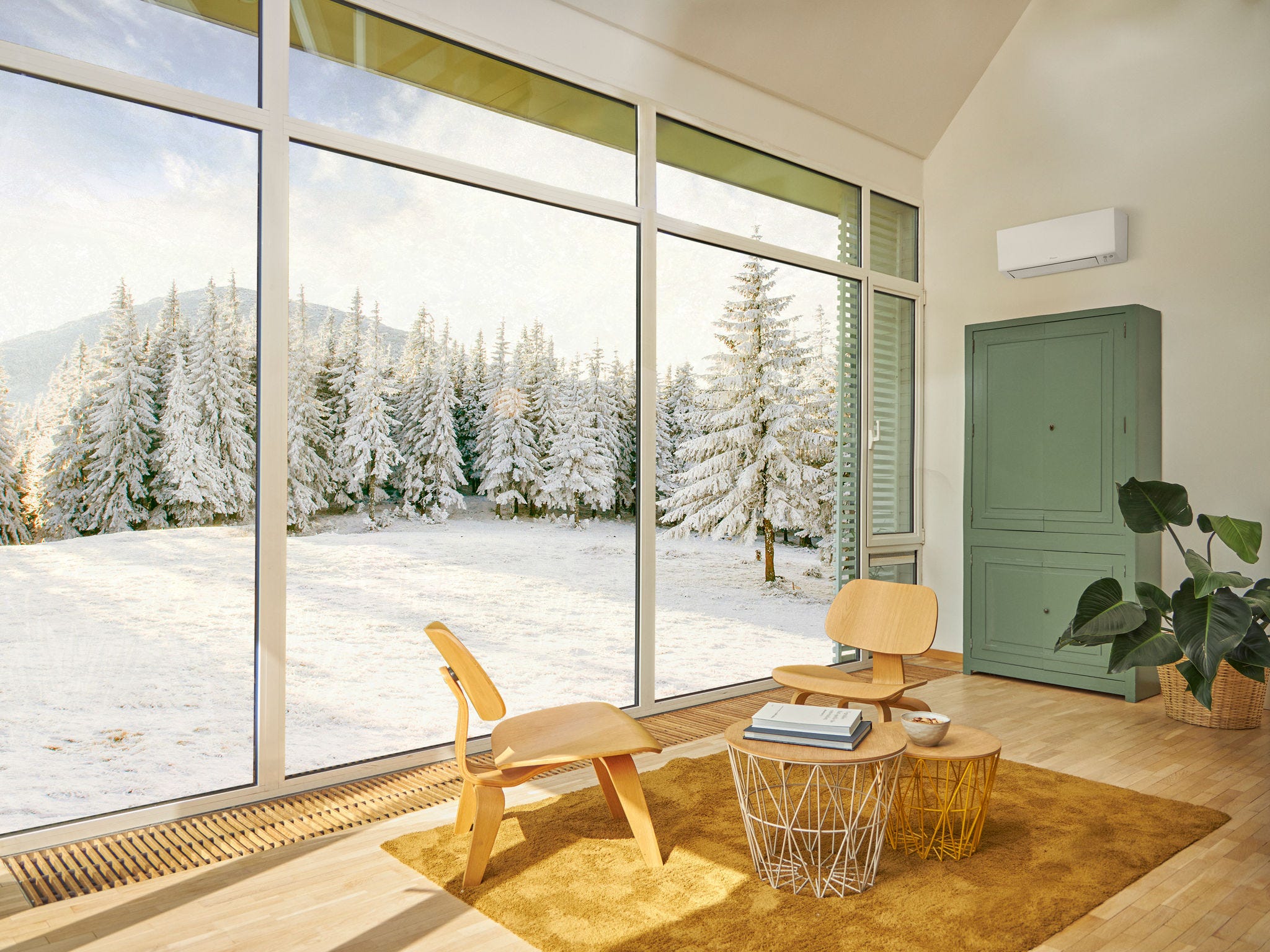 Casa climatizada por aire acondicionado en invierno