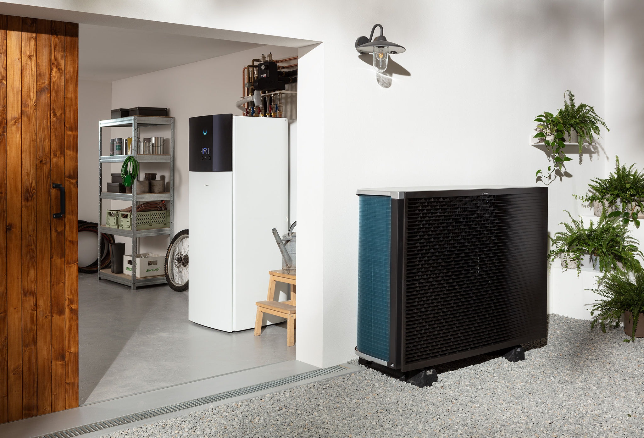 Equipo de aerotermia Daikin Altherma instalado en un trastero