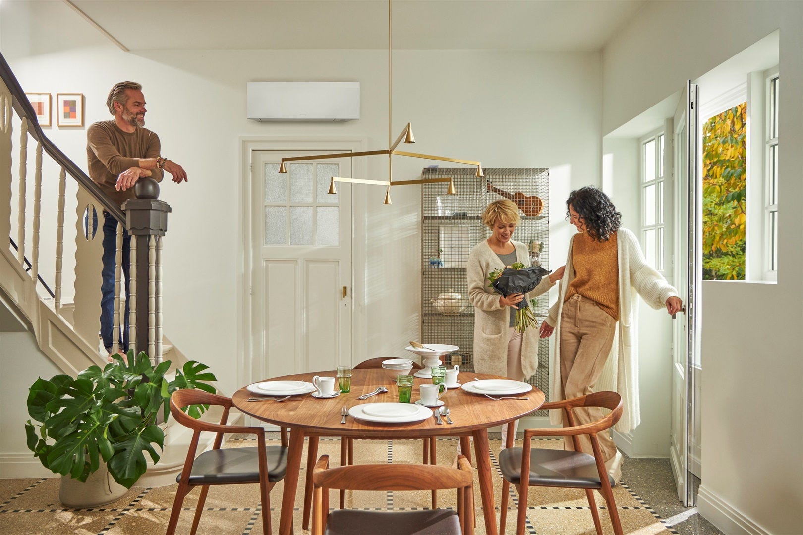 Pareja disfrutando del aire acondicionado de Daikin