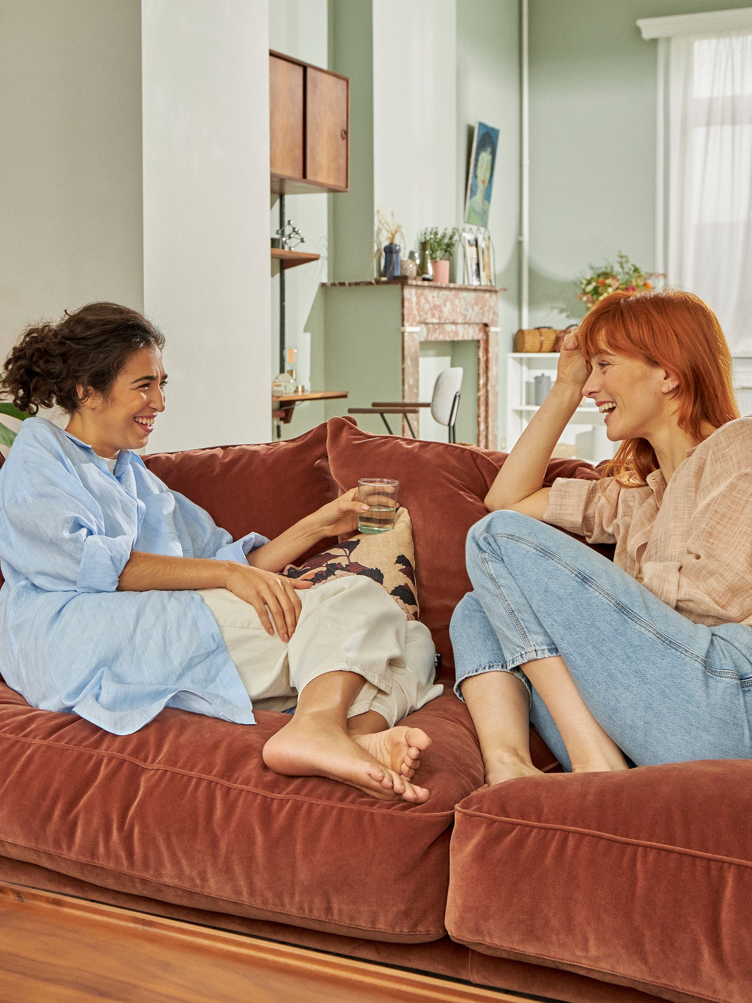 Pareja disfrutando del aire acondicionado de Daikin