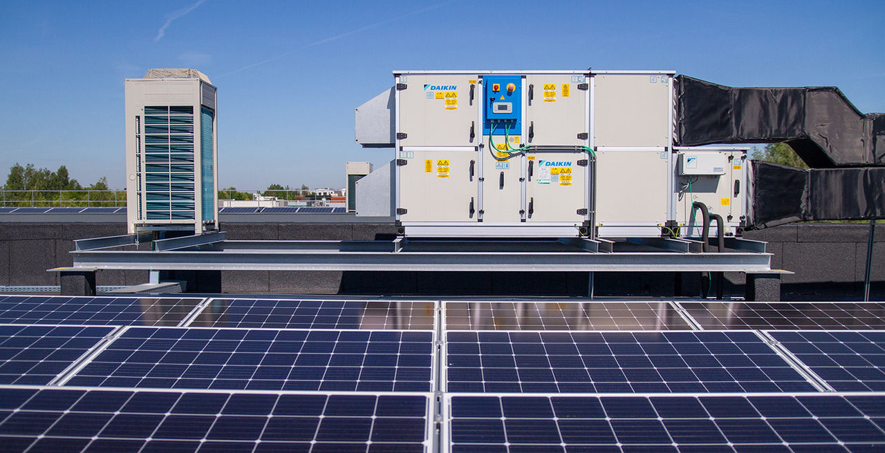 Instalación de una unidad de tratamiento de aire en el tejado